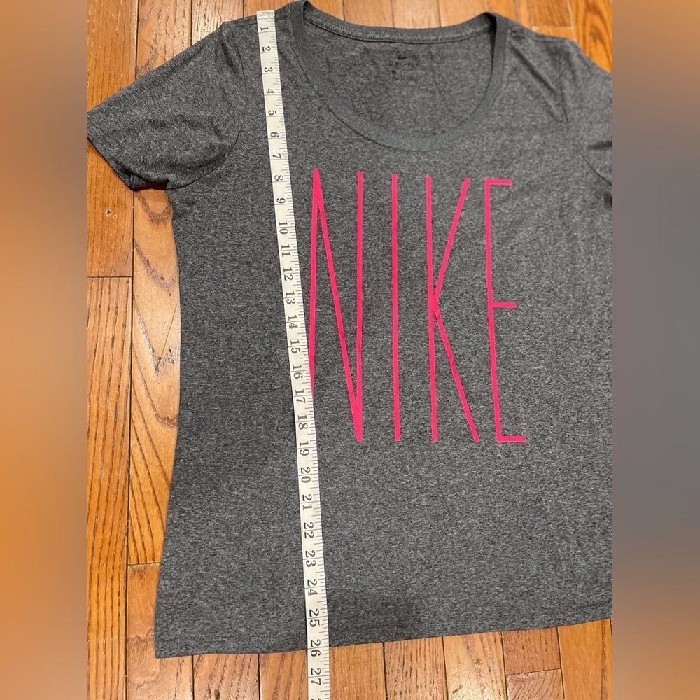 Nike Women's Charcoal Tee with Vibrant Pink Logo - Picture 2 of 7